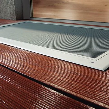 Lichtschachtabdeckung trittfest integriert