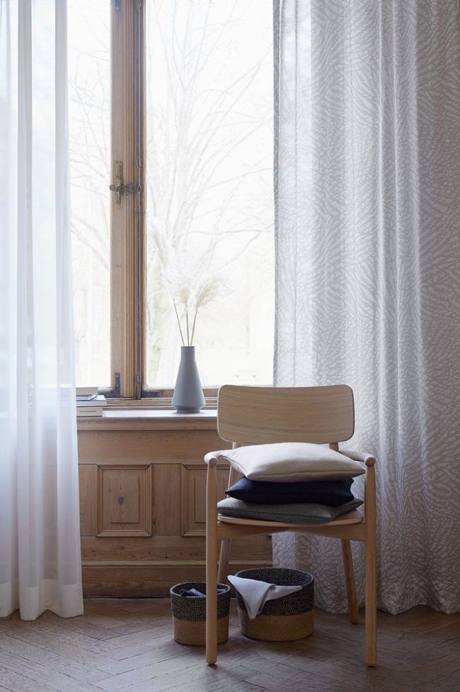 Massivholz und Stoff, gelungene Raumausstattung, Nysa Nordica